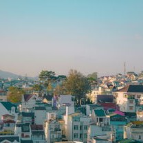 巴音郭楞蒙古自治州旅游攻略:探索新疆最大地级行政区的地理文化与经济发展